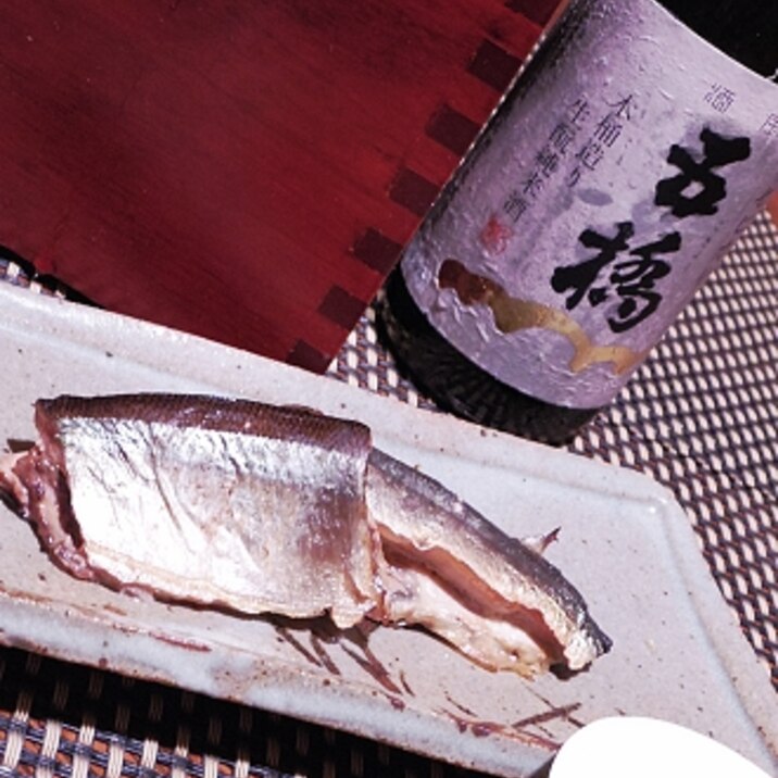 うちバル、お酒が進む、秋刀魚とチーズの燻製